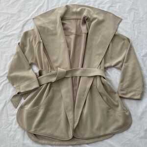LuLuLemon sz M/L Softstreme Belted Wrap in Trench